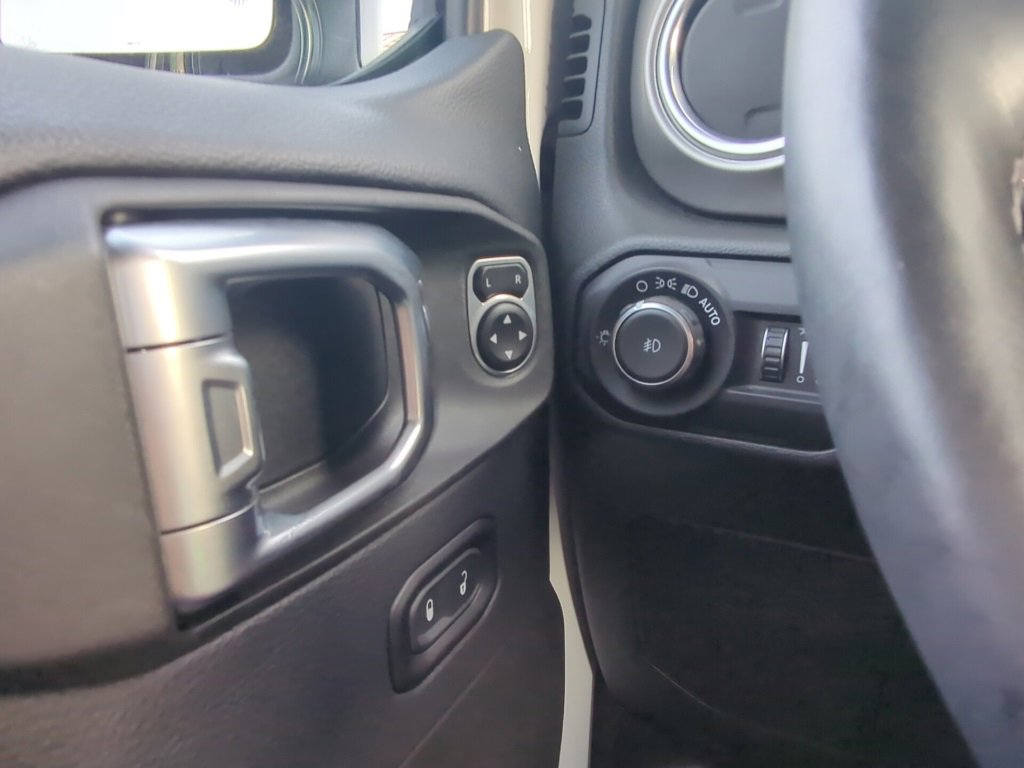 Used 2019 Jeep Wrangler Unlimited Sahara image 19