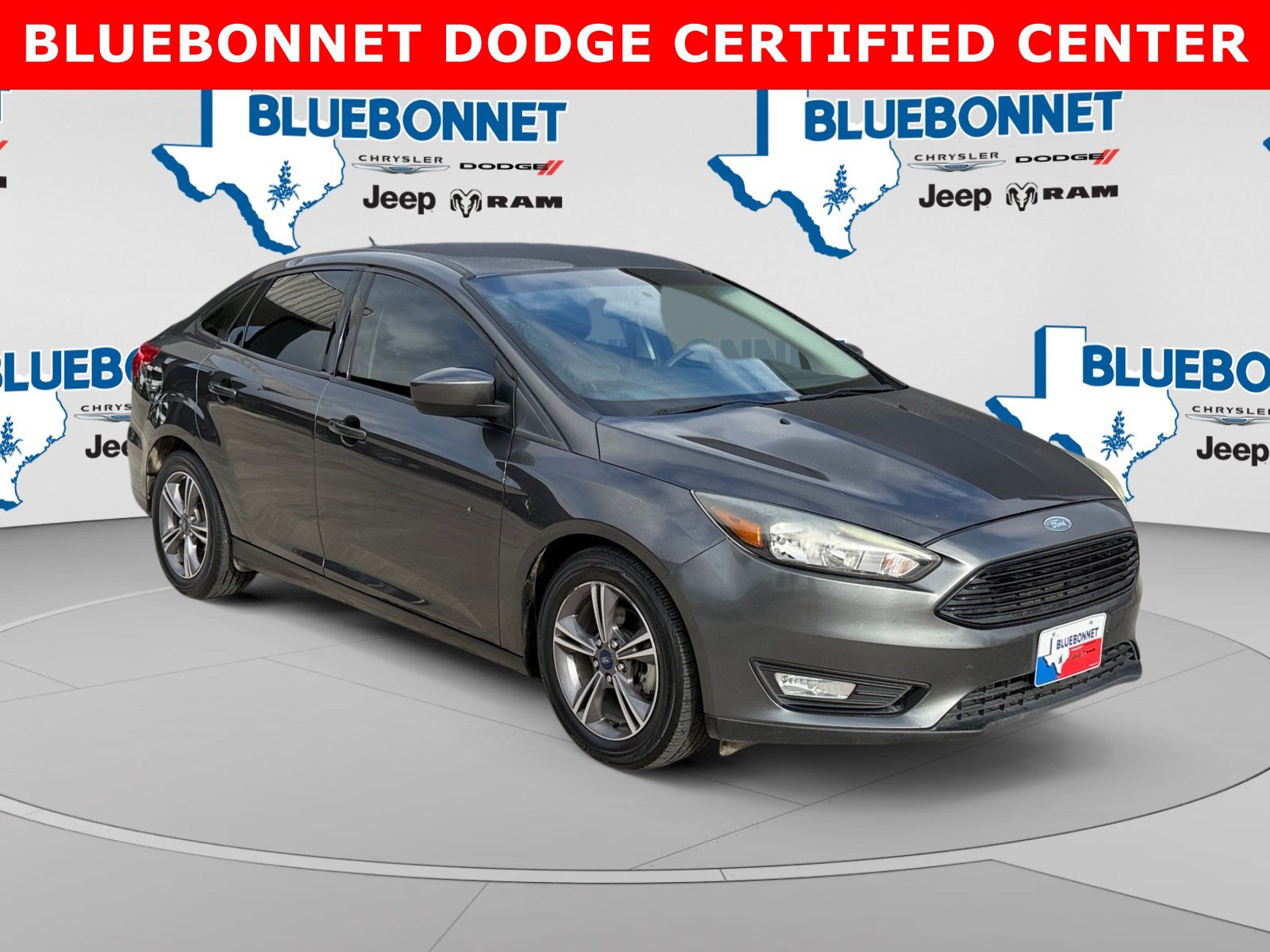 Used 2018 Ford Focus SE w/ SE Appearance Package FWD image 3