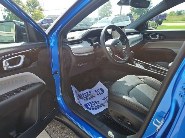 Used 2023 Jeep Compass Limited AWD/4WD image 11