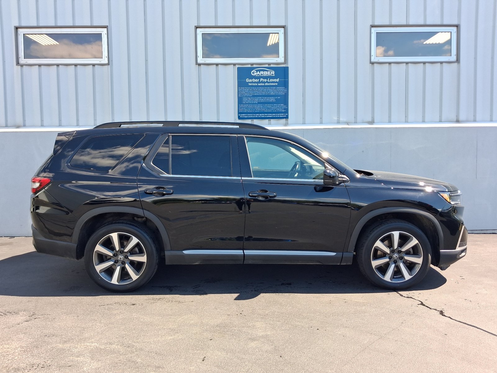 Used 2023 Honda Pilot Touring image 9