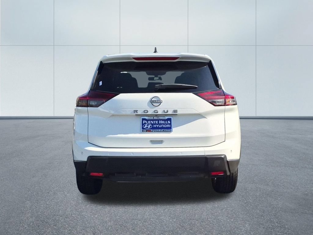 Used 2024 Nissan Rogue S FWD image 5