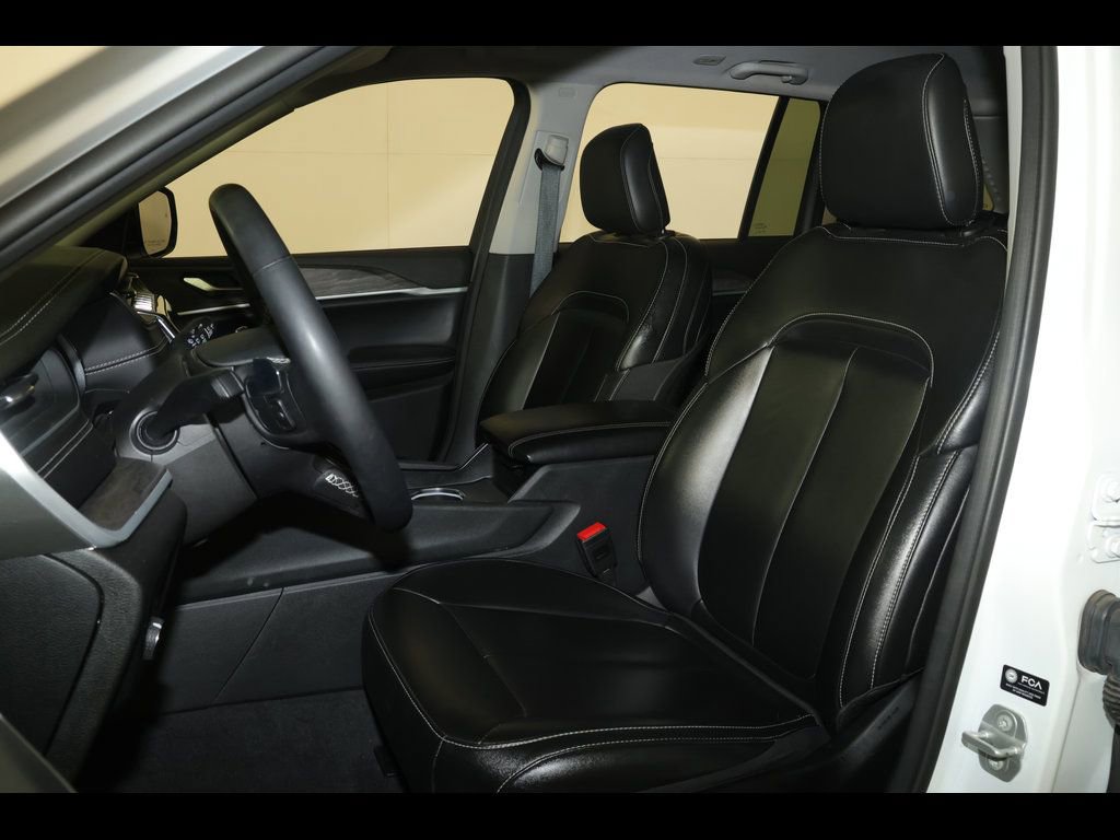 Used 2024 Jeep Grand Cherokee Limited image 24