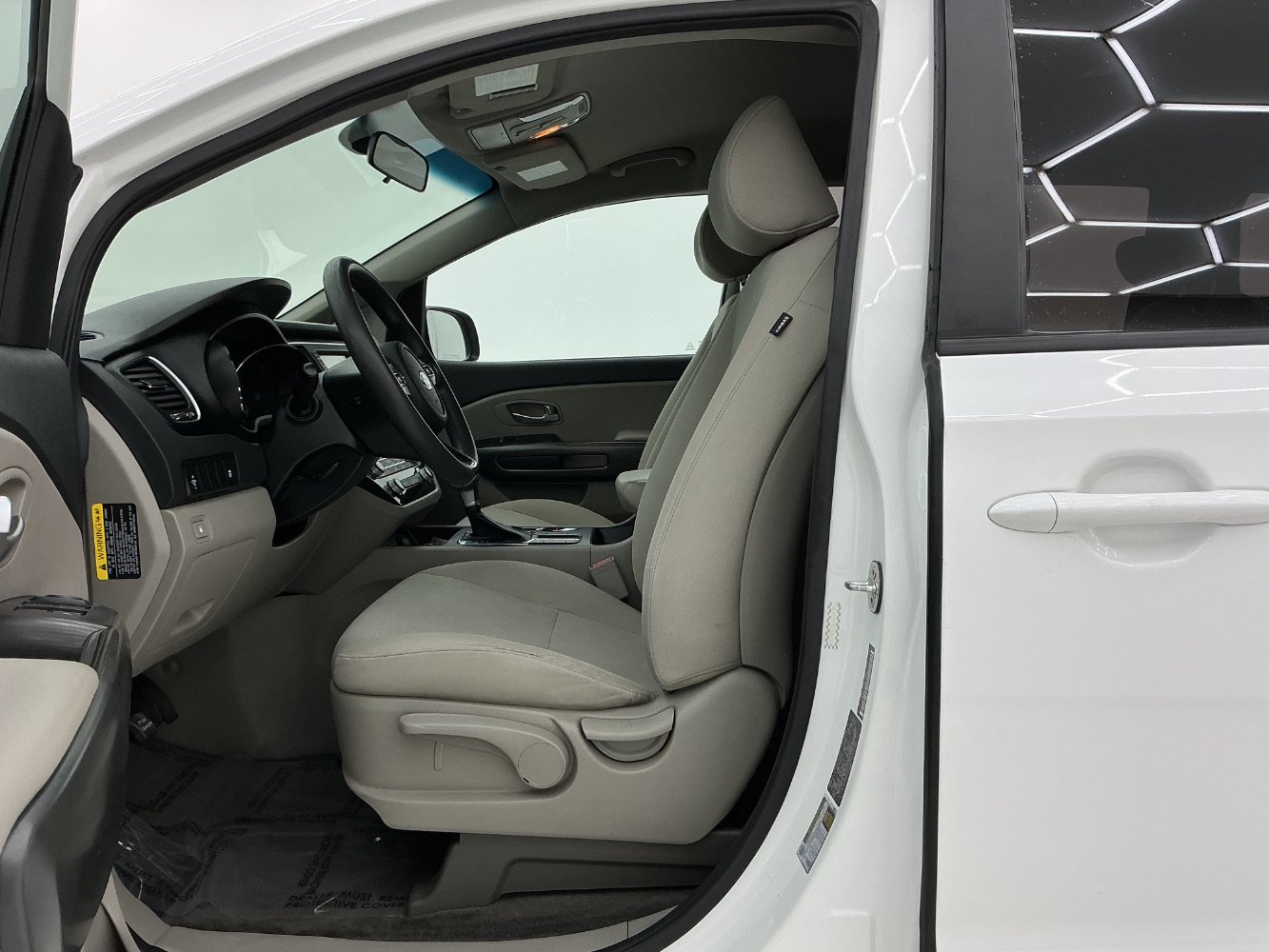Used 2020 Kia Sedona L FWD image 14