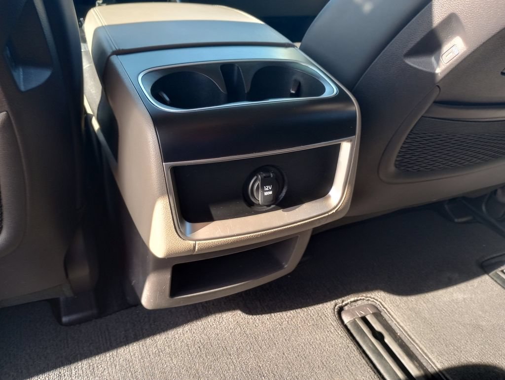 Used 2025 Kia Carnival FWD image 16