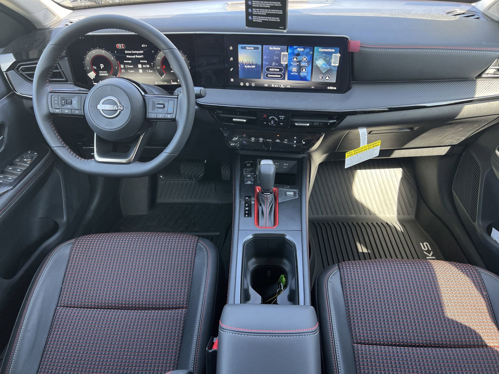 New 2026 Nissan Kicks SR image 2