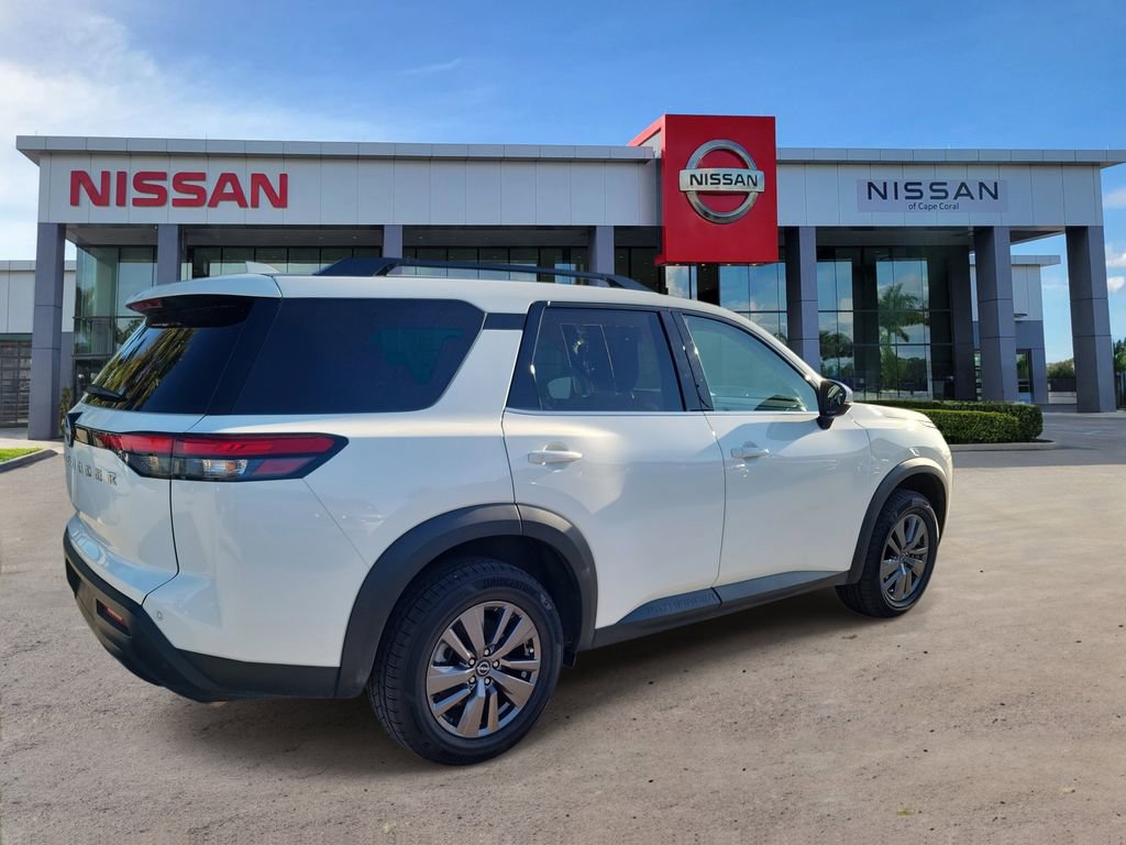 Used 2025 Nissan Pathfinder SV FWD image 4