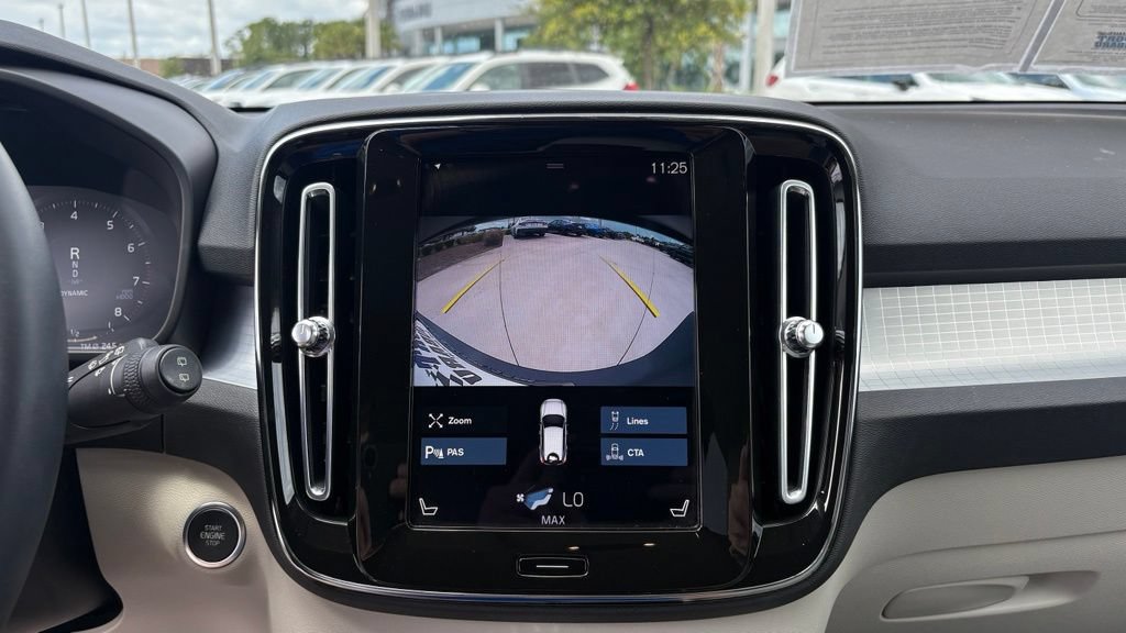 Used 2022 Volvo XC40 T4 Momentum FWD image 30
