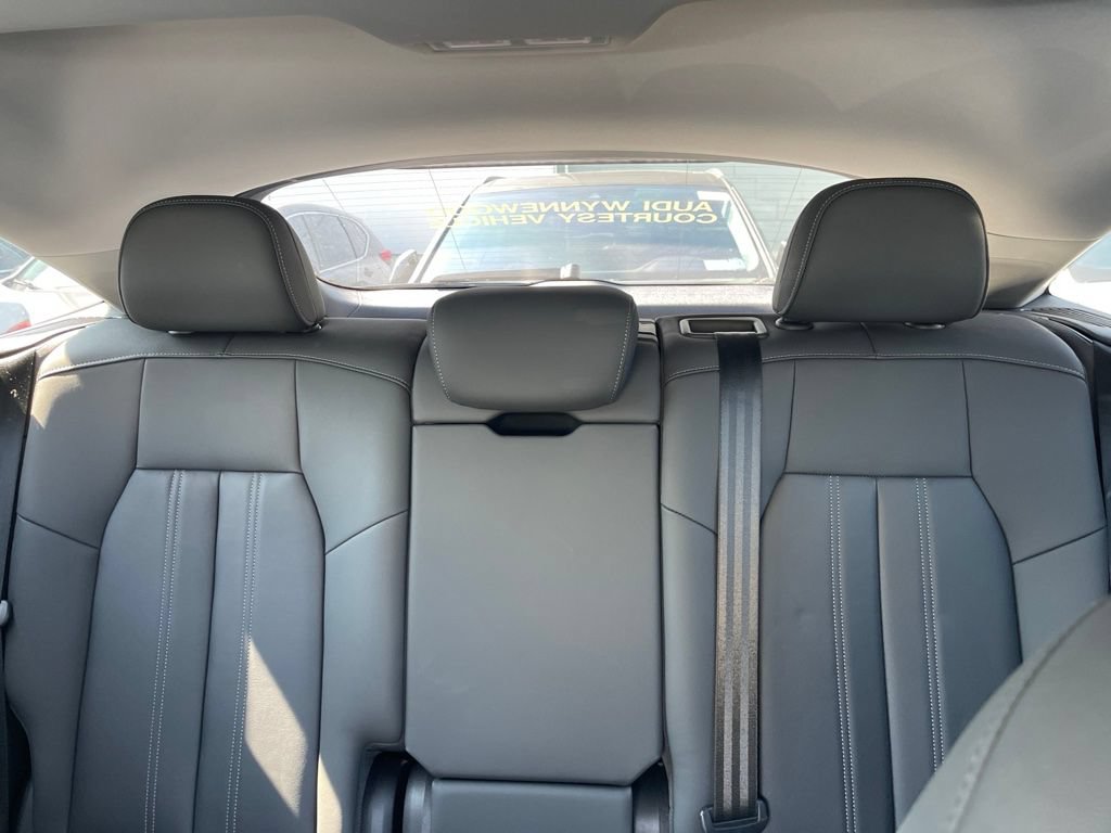 Used 2025 Audi Q5 Premium w/ Convenience Package AWD/4WD image 9