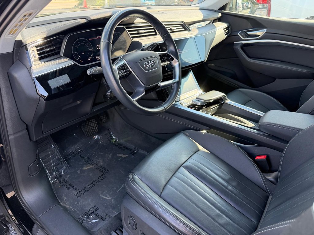 Used 2022 Audi e-tron Premium w/ Towing Package AWD/4WD image 18