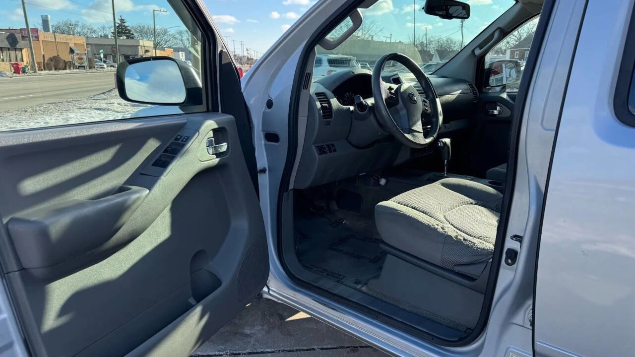 Used 2012 Nissan Frontier SV w/ SV Premium Utility Pkg image 11