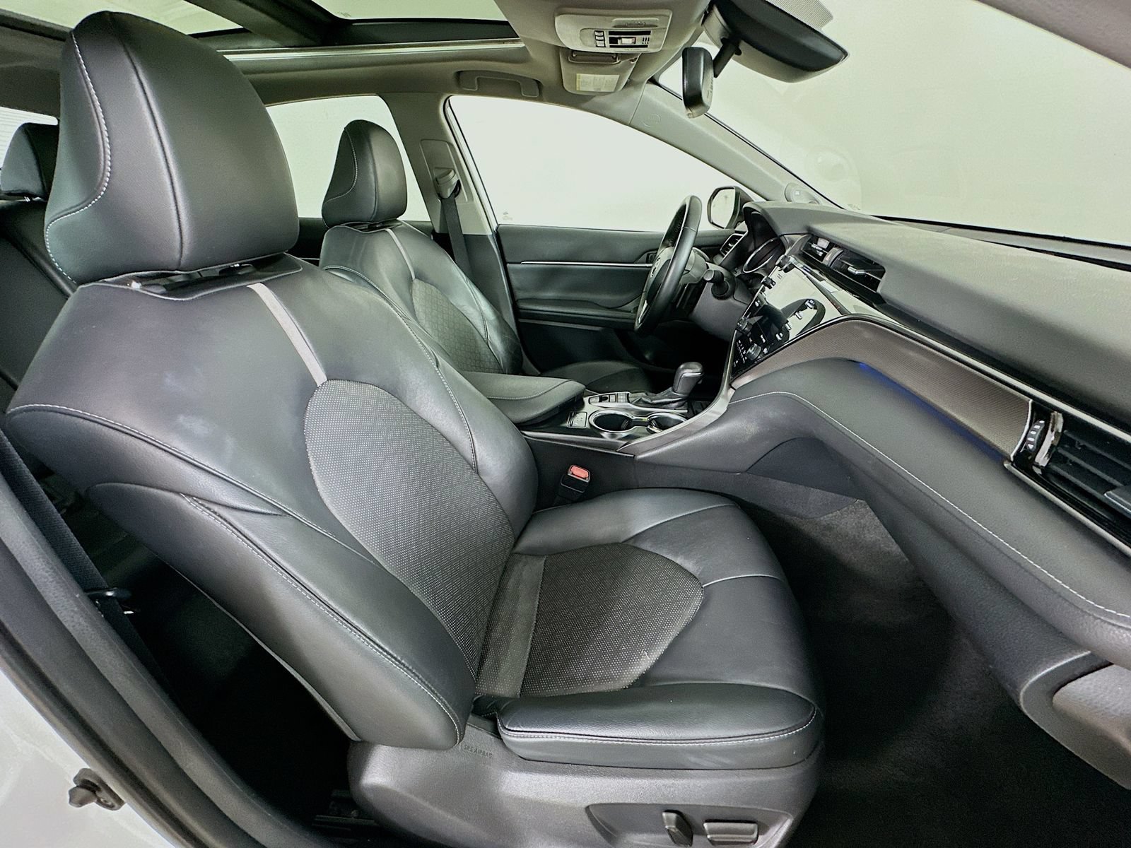 Used 2020 Toyota Camry XSE FWD image 40