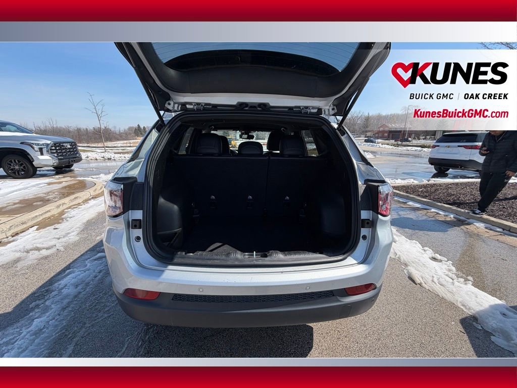 Used 2025 Jeep Compass Limited image 4