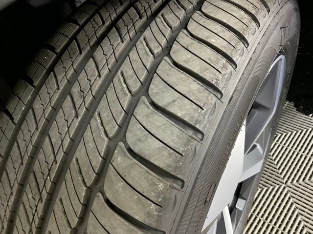 New 2026 Volvo XC40 B5 Plus w/ Protection Package Premier image 38