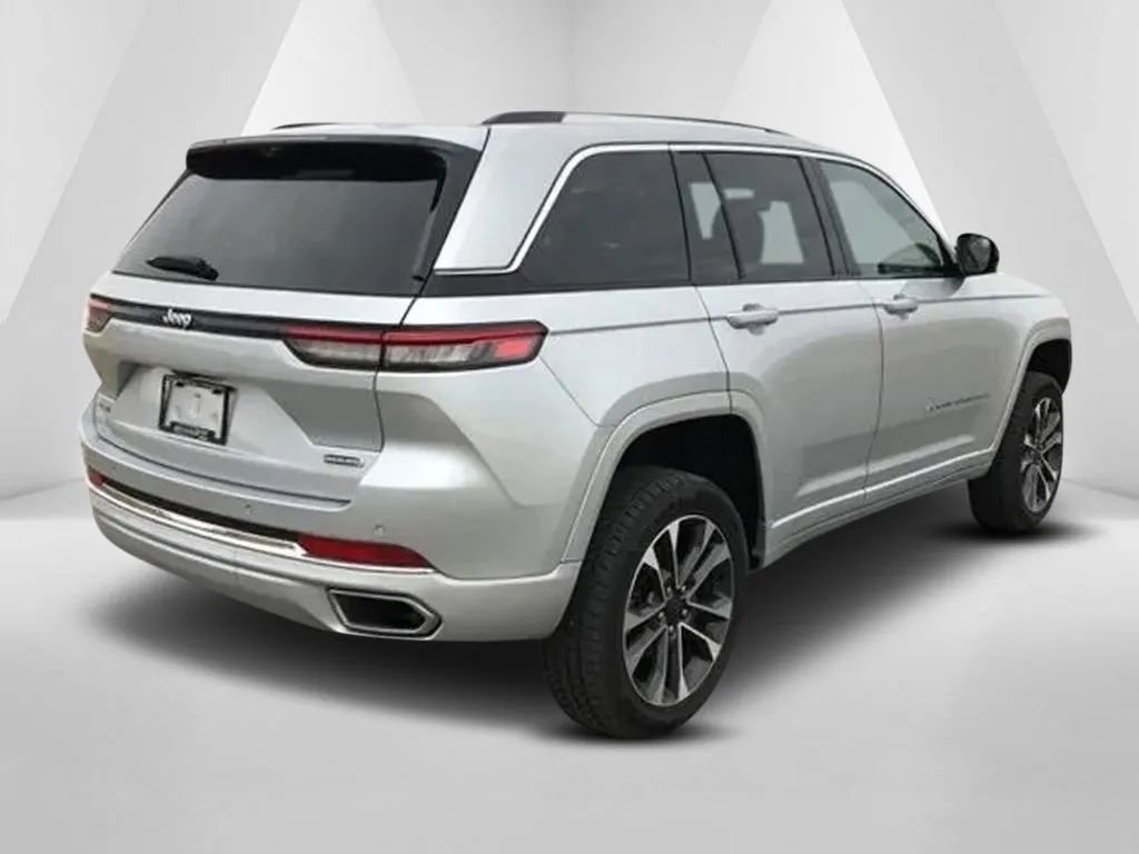 Used 2022 Jeep Grand Cherokee Overland w/ Luxury Tech Group IV image 7