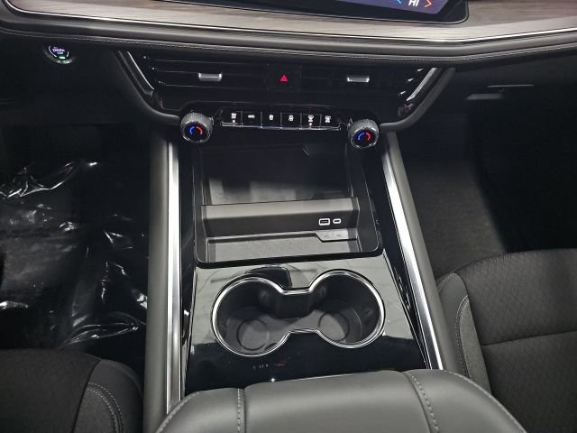 Used 2025 Chevrolet Suburban LS image 30