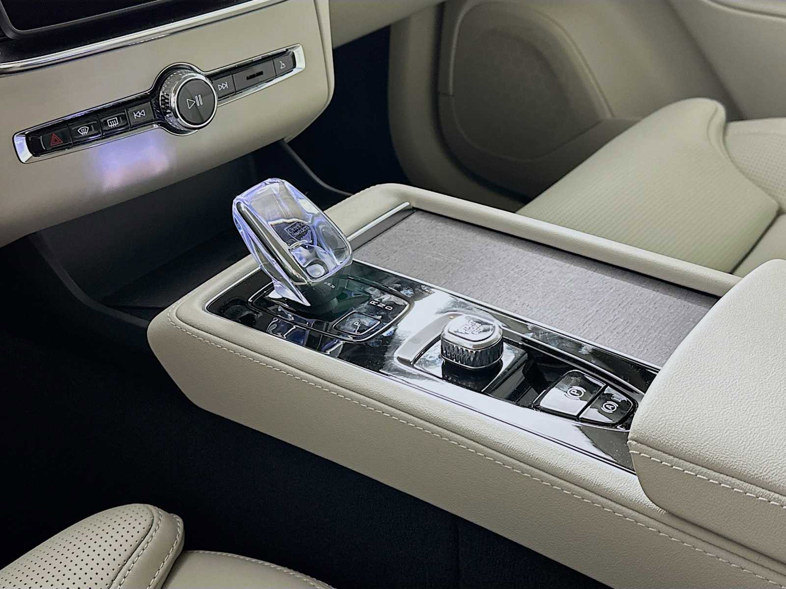 New 2026 Volvo XC90 T8 Ultra w/ Lounge Package image 15