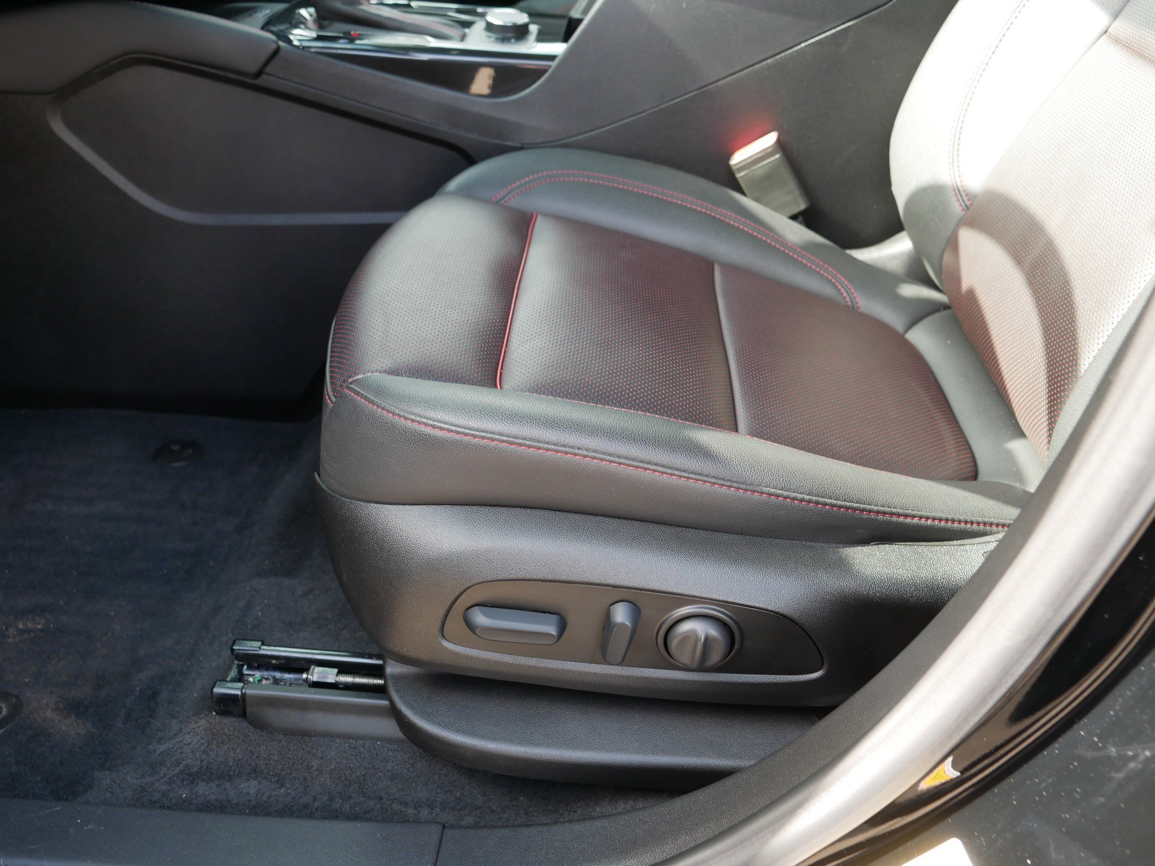 Certified 2025 Chevrolet Blazer RS w/ Enhanced Convenience Package image 20