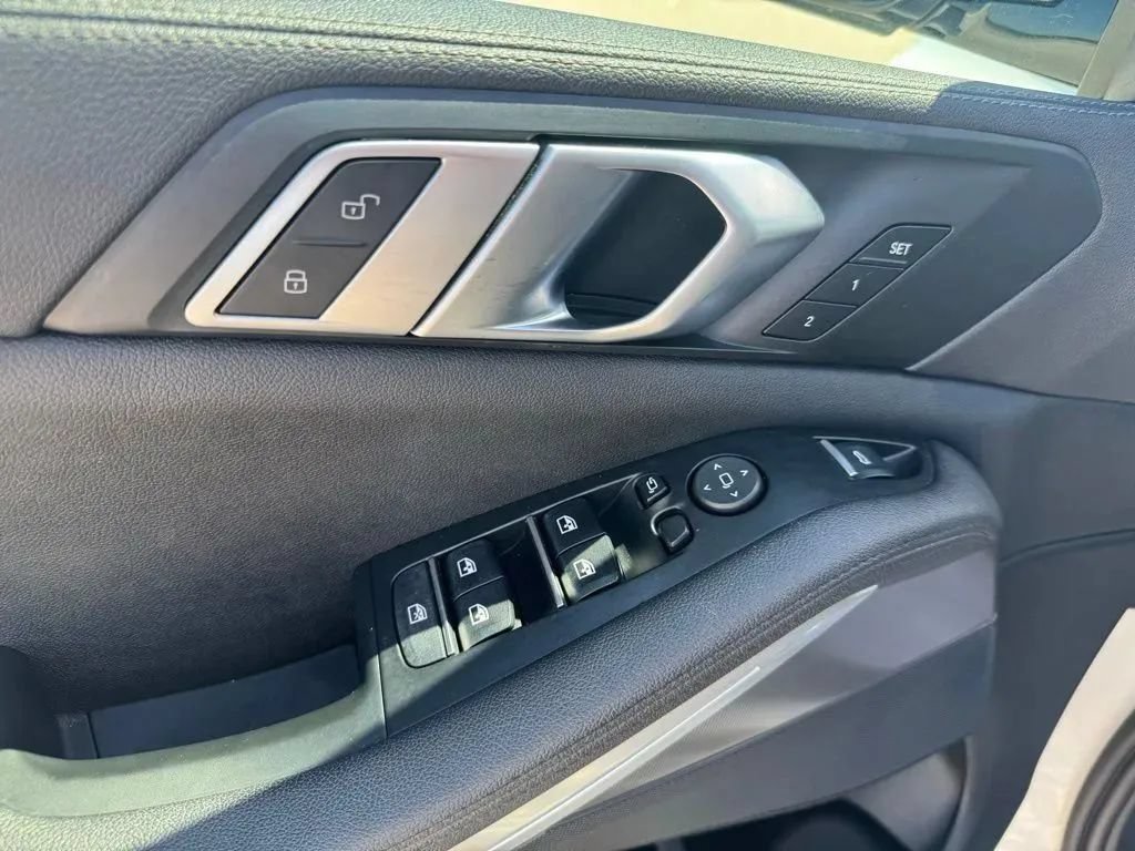 Used 2022 BMW X5 xDrive40i w/ Premium Package AWD/4WD image 13