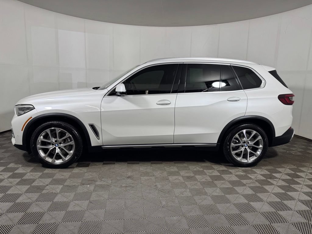 Used 2022 BMW X5 xDrive40i w/ Luxury Seating Package AWD/4WD image 2