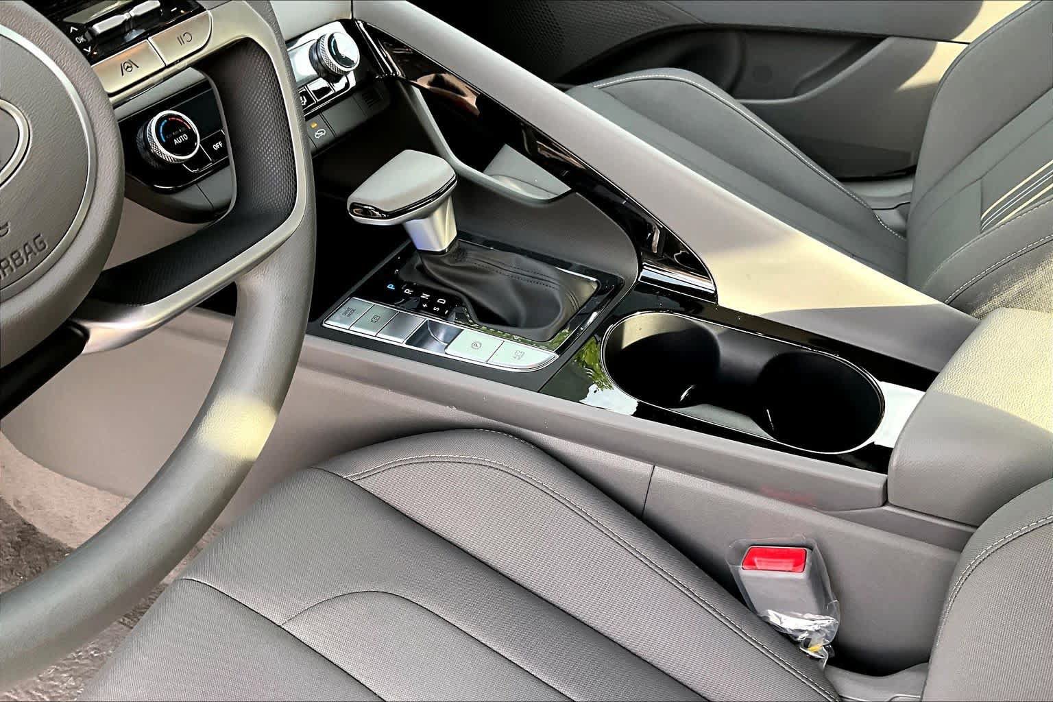 New 2026 Hyundai Elantra Hybrid FWD image 11
