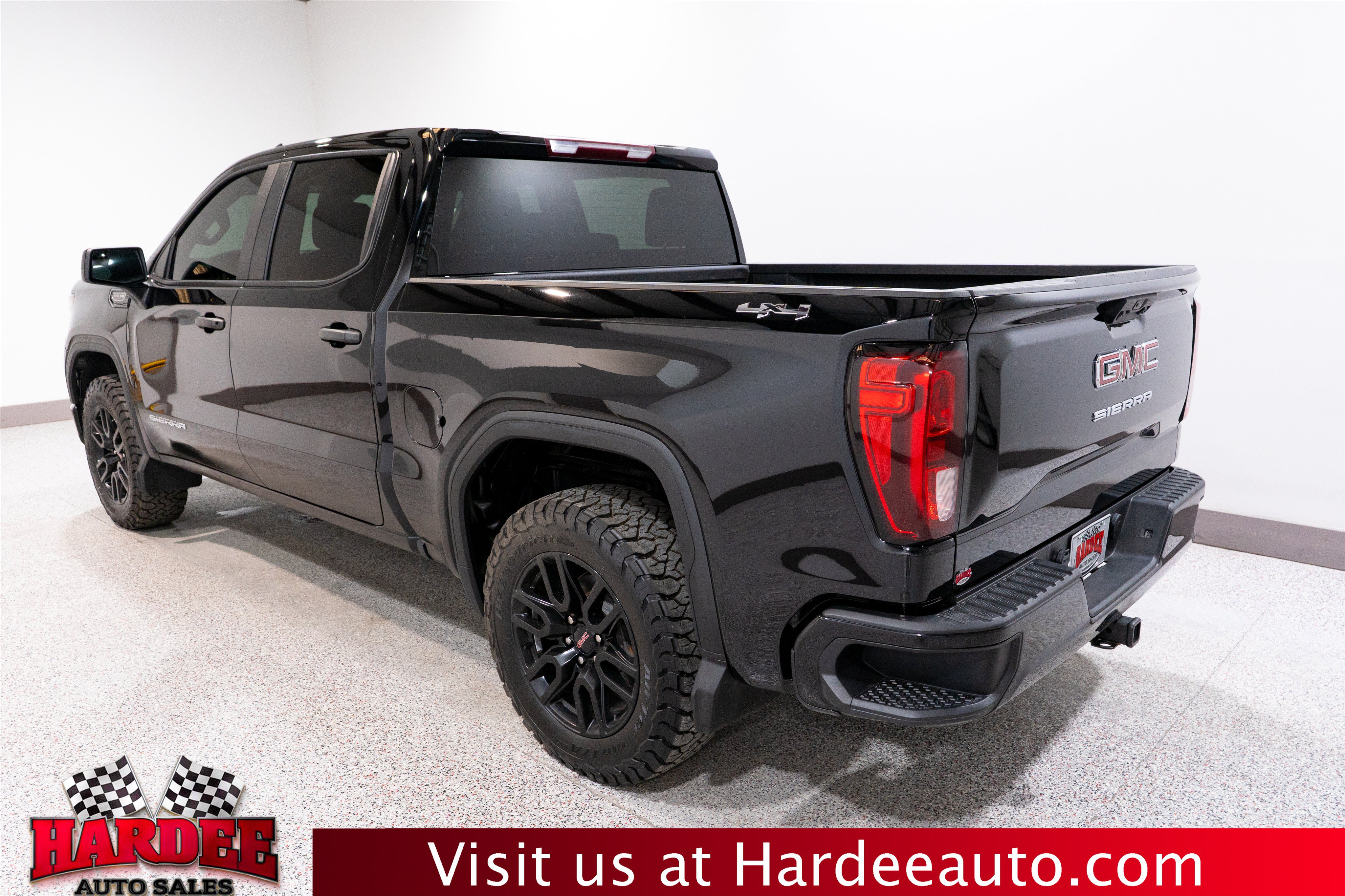 Used 2024 GMC Sierra 1500 Pro w/ Graphite Edition AWD/4WD image 3