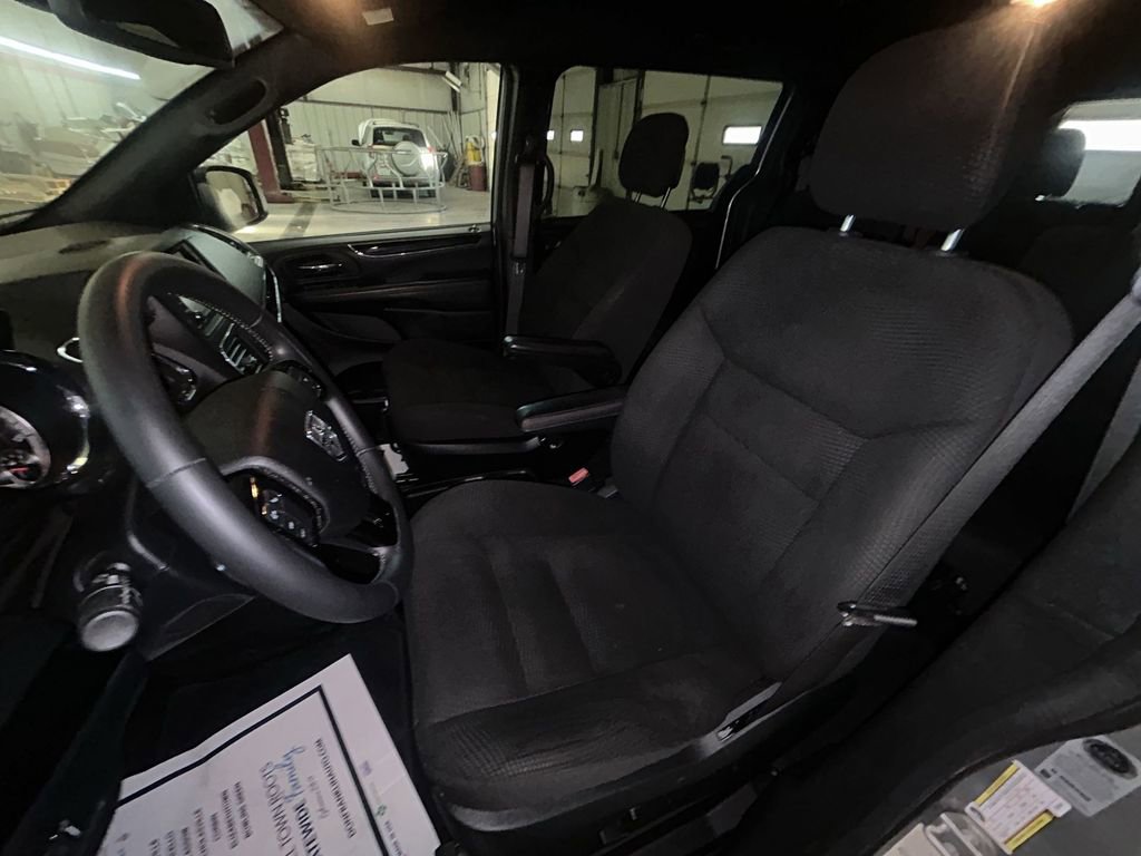 Used 2020 Dodge Grand Caravan SE image 17