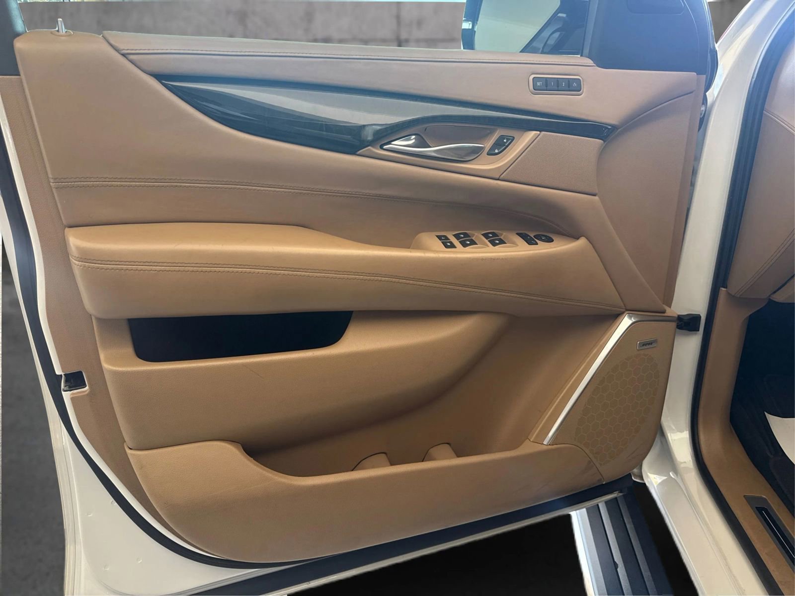 Used 2018 Cadillac Escalade Platinum AWD/4WD image 20