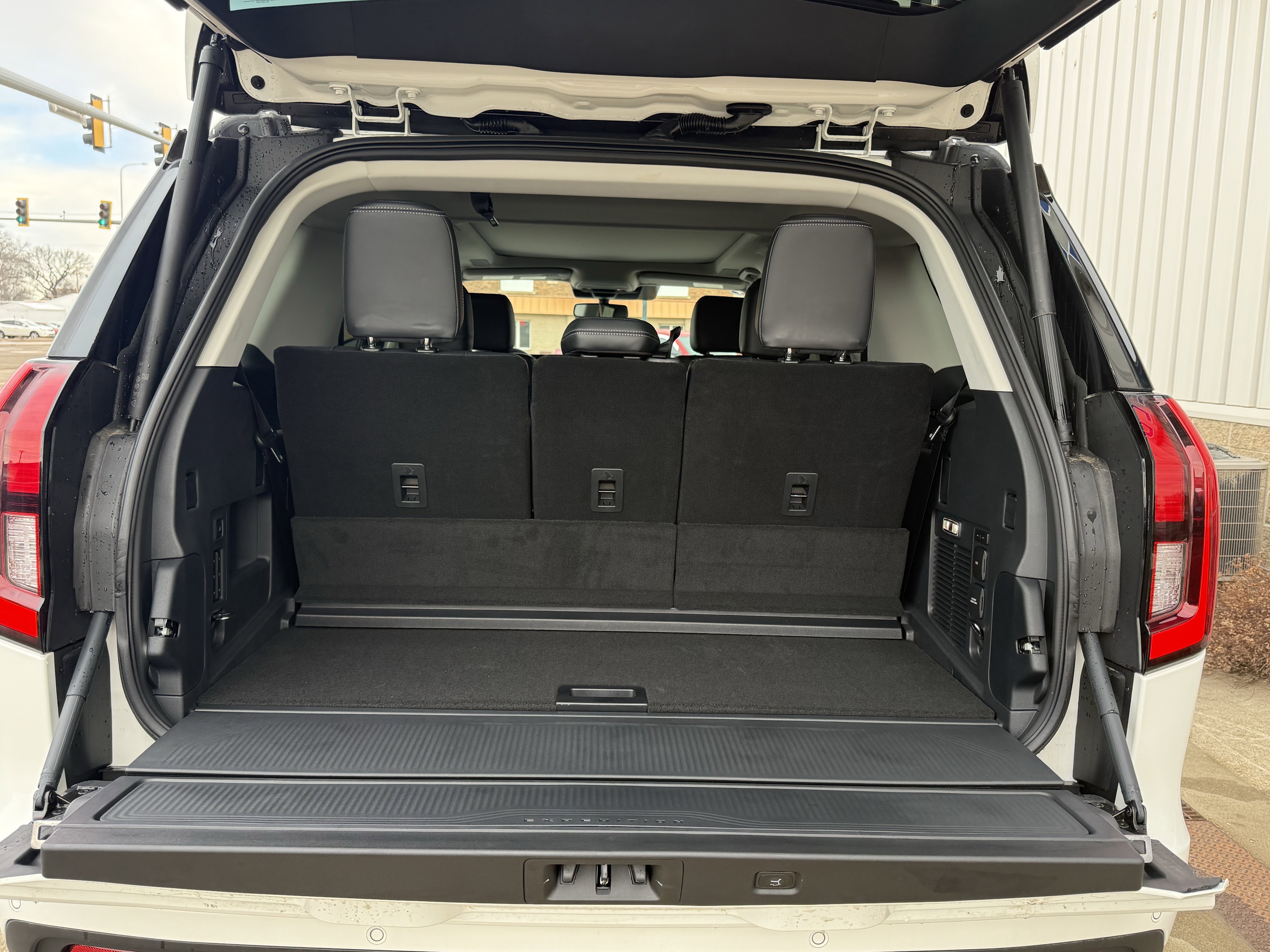 New 2025 Ford Expedition Platinum w/ Driver's Package AWD/4WD image 17