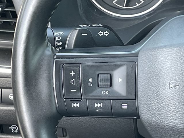 Used 2025 Nissan Rogue SV FWD image 12