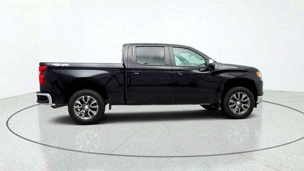 Used 2022 Chevrolet Silverado 1500 LT AWD/4WD image 4