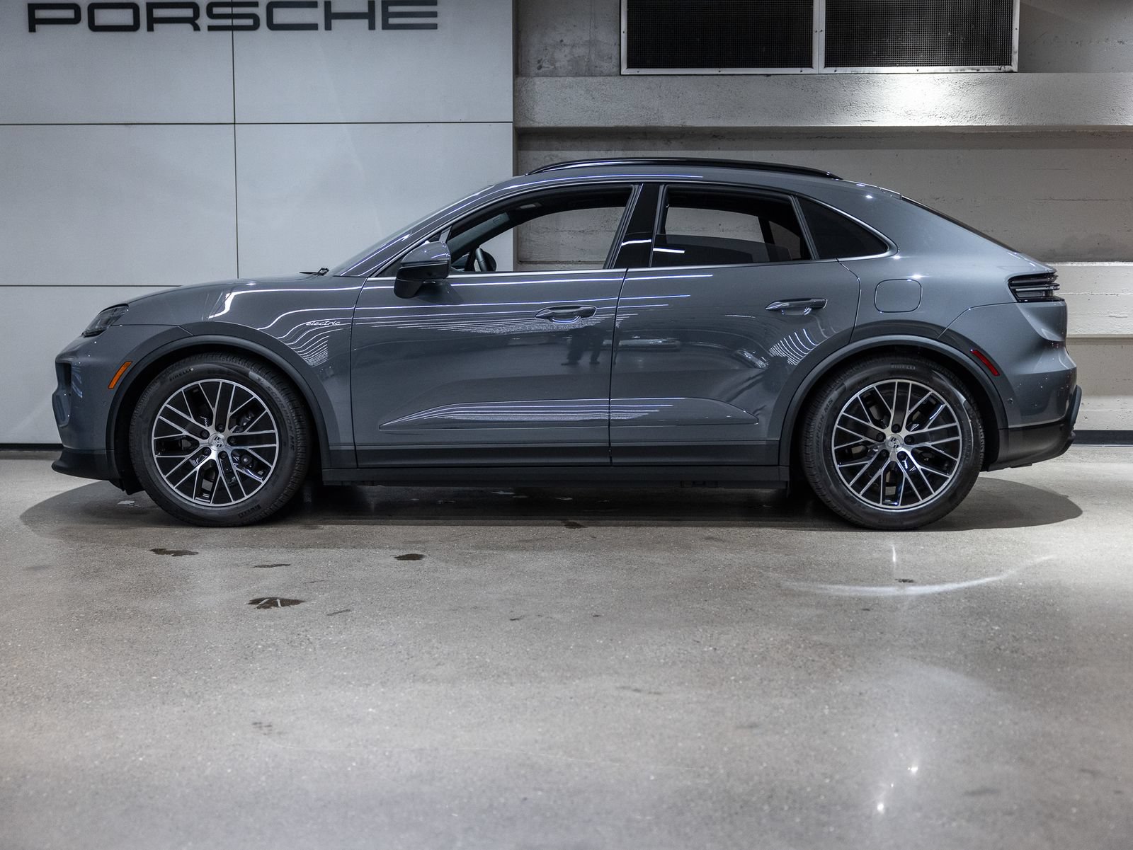 New 2026 Porsche Macan 4 Electric AWD/4WD image 2