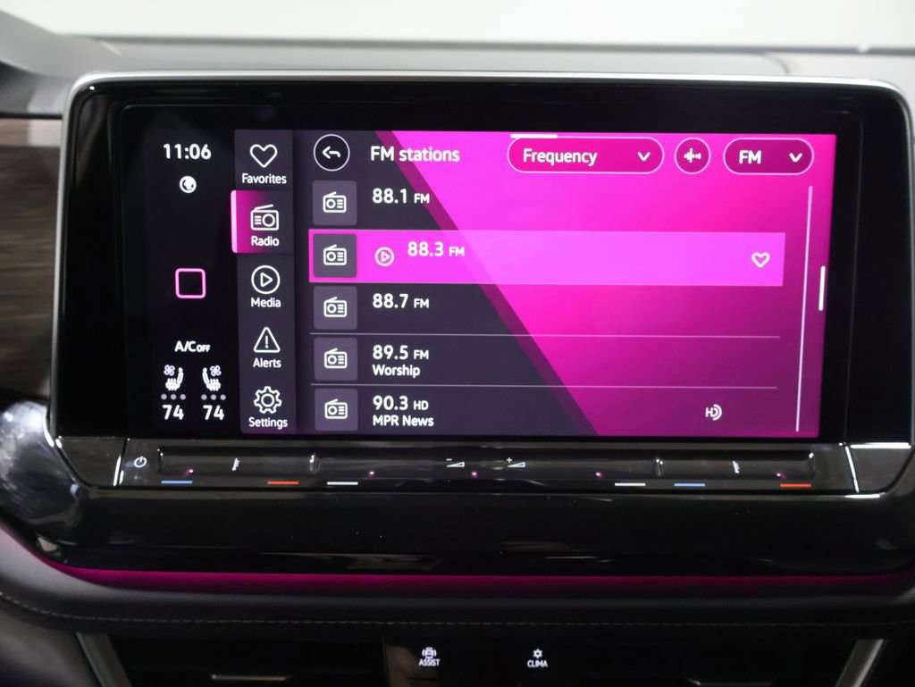 Used 2025 Volkswagen Atlas SEL Premium R-Line image 27