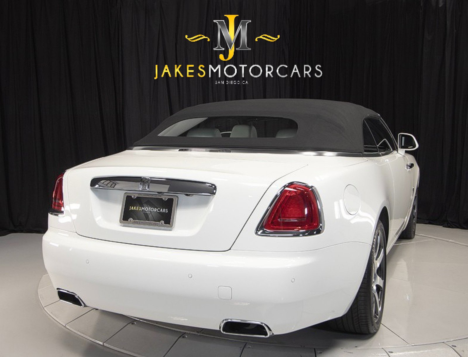 Used 2017 Rolls-Royce Dawn image 12