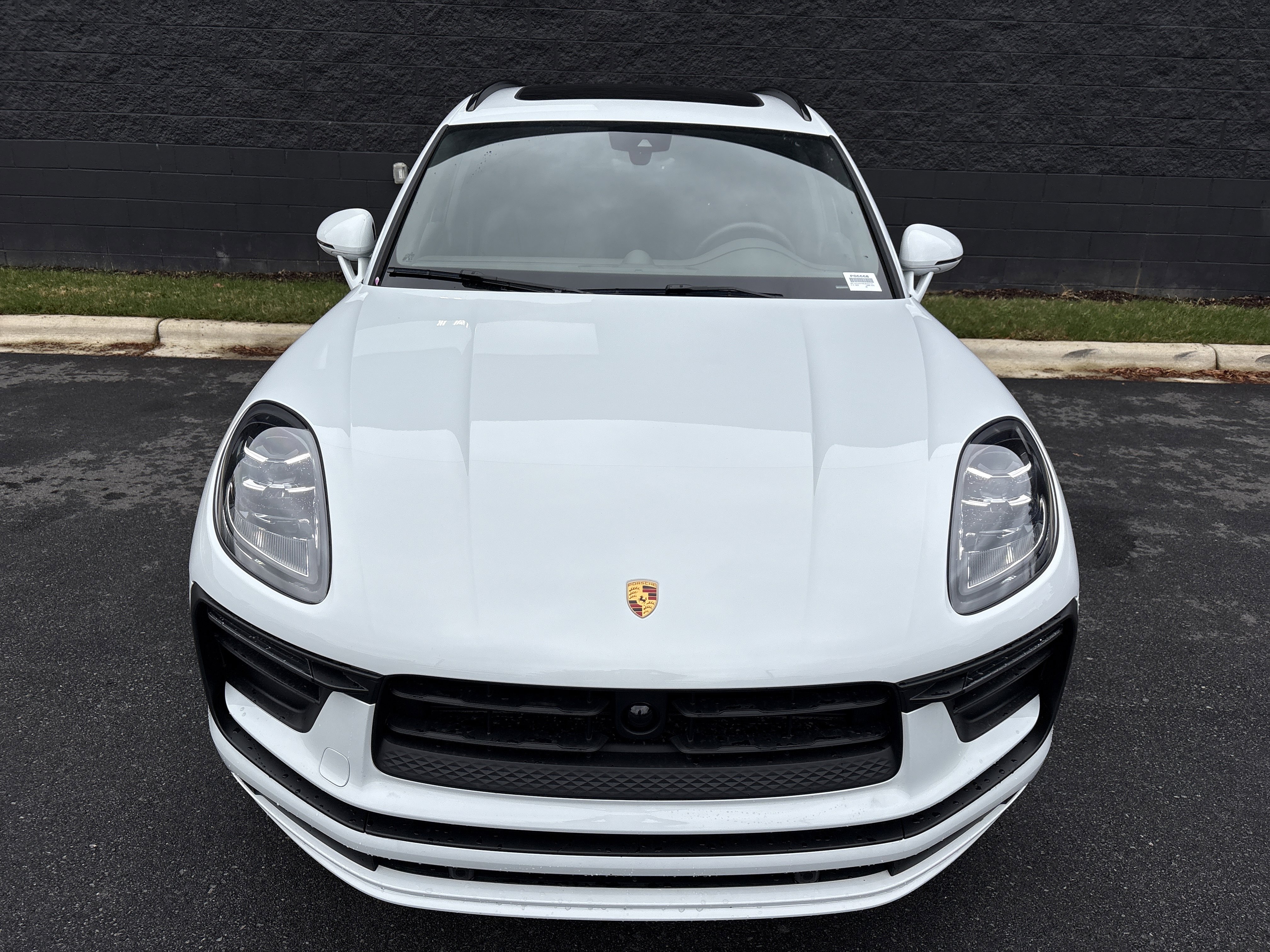 Certified 2025 Porsche Macan image 10