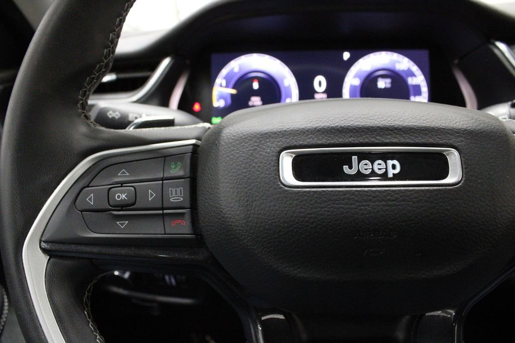 Used 2023 Jeep Grand Cherokee Laredo image 23