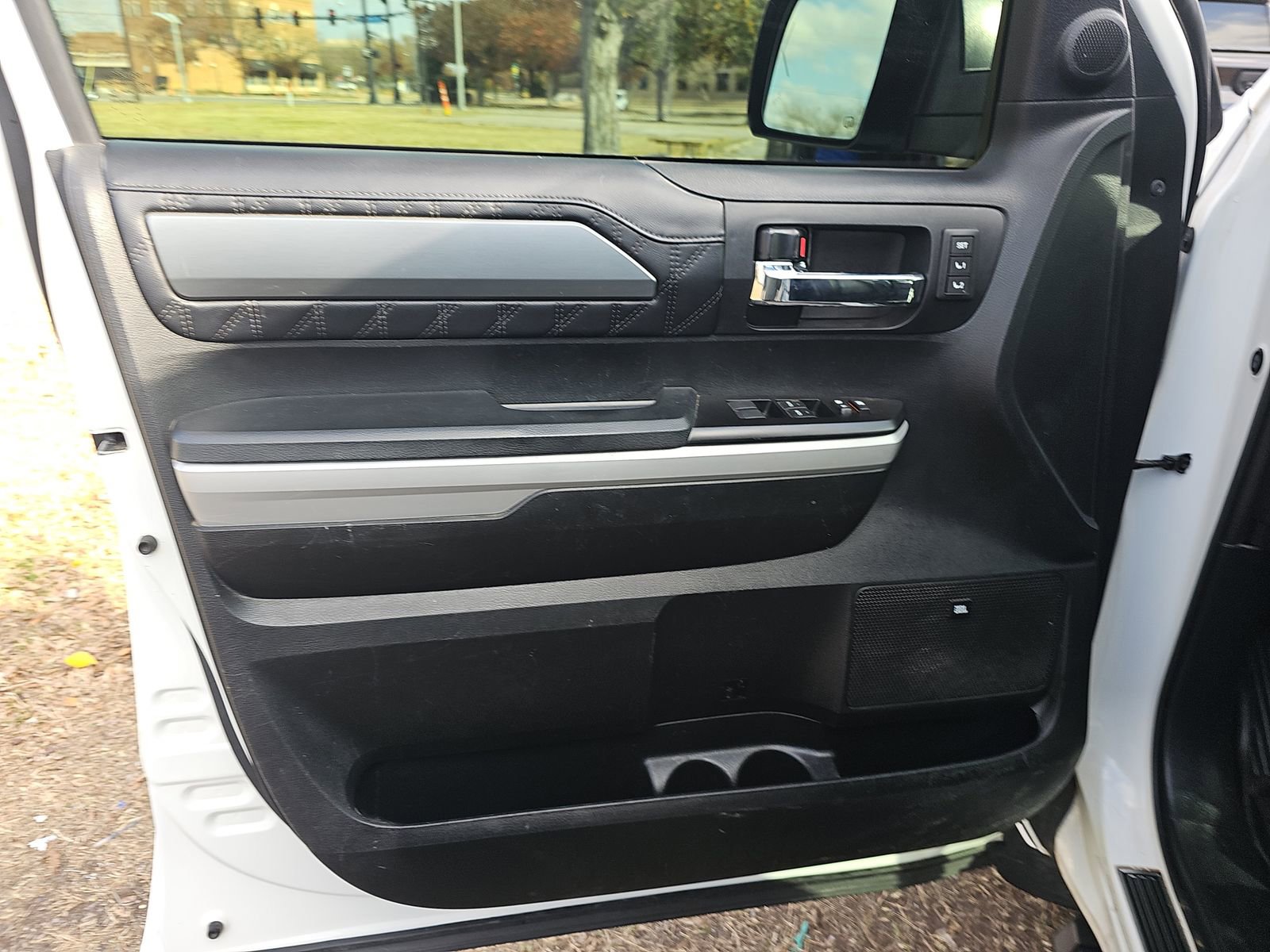 Used 2019 Toyota Tundra Platinum image 15