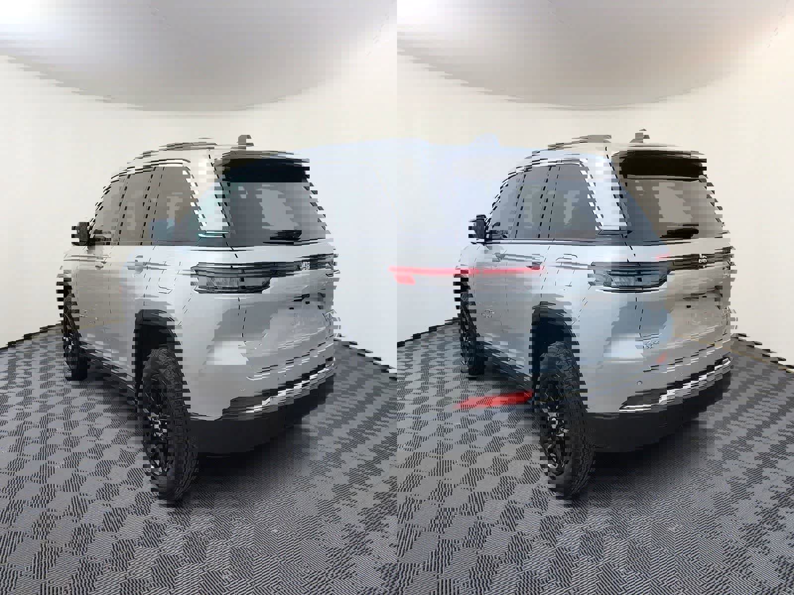 Used 2025 Jeep Grand Cherokee Laredo X w/ Luxury Tech Group I image 7