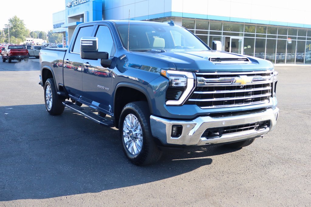 Used 2024 Chevrolet Silverado 2500 LTZ w/ LTZ Premium Package image 2
