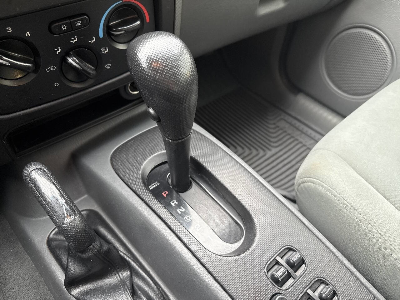 Used 2007 Jeep Liberty Sport image 38