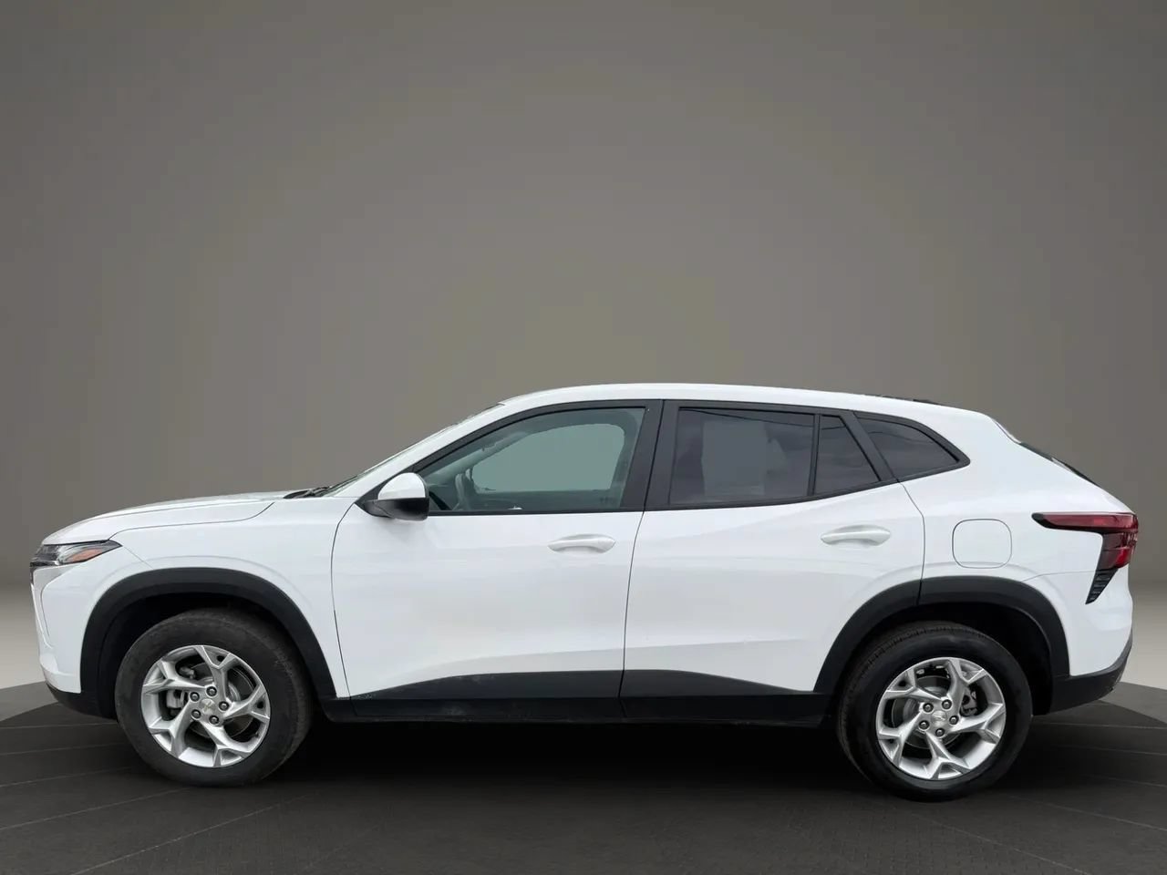 Used 2024 Chevrolet Trax LS w/ LS Convenience Package FWD image 8