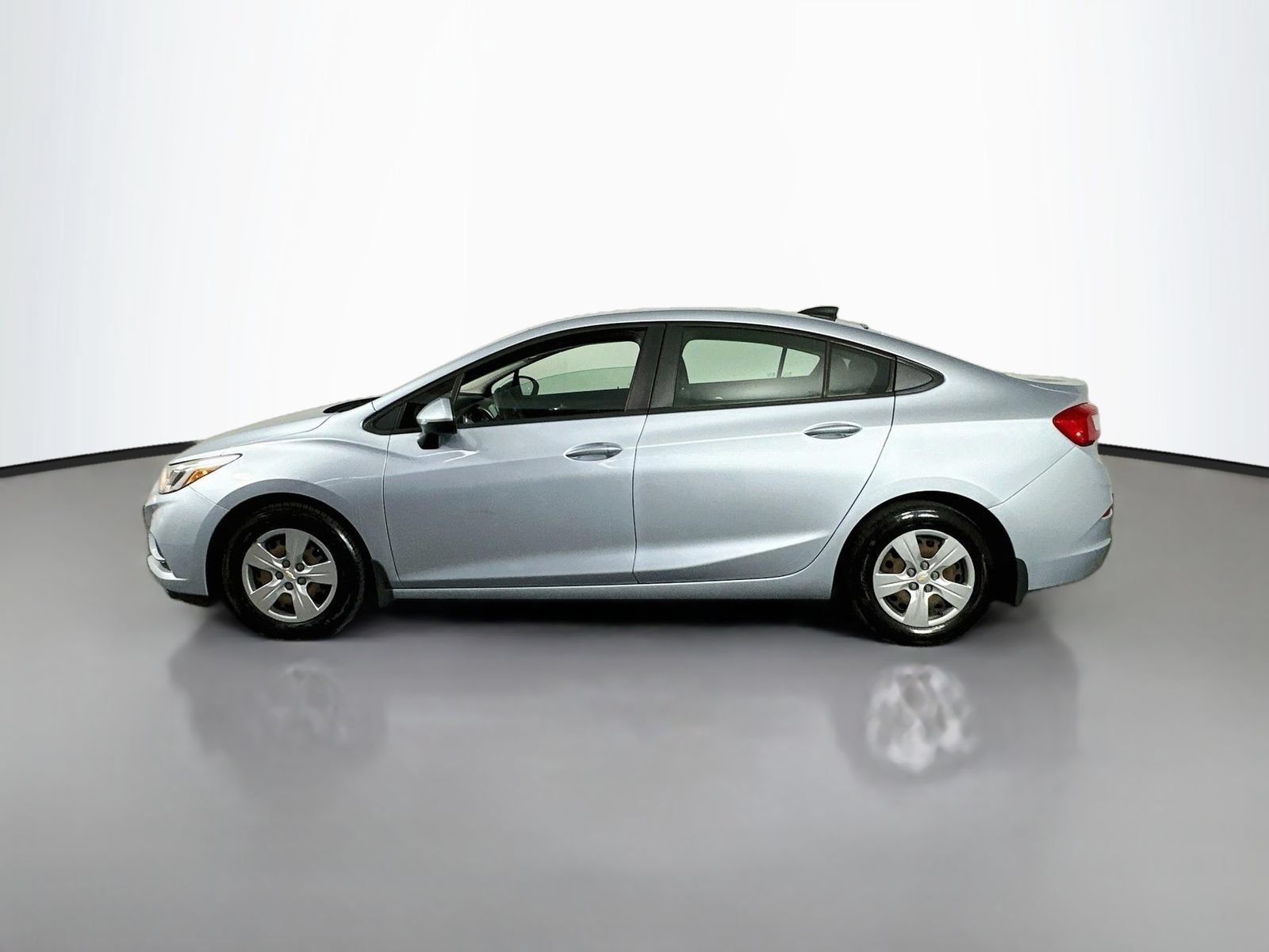 Used 2017 Chevrolet Cruze LS FWD image 4