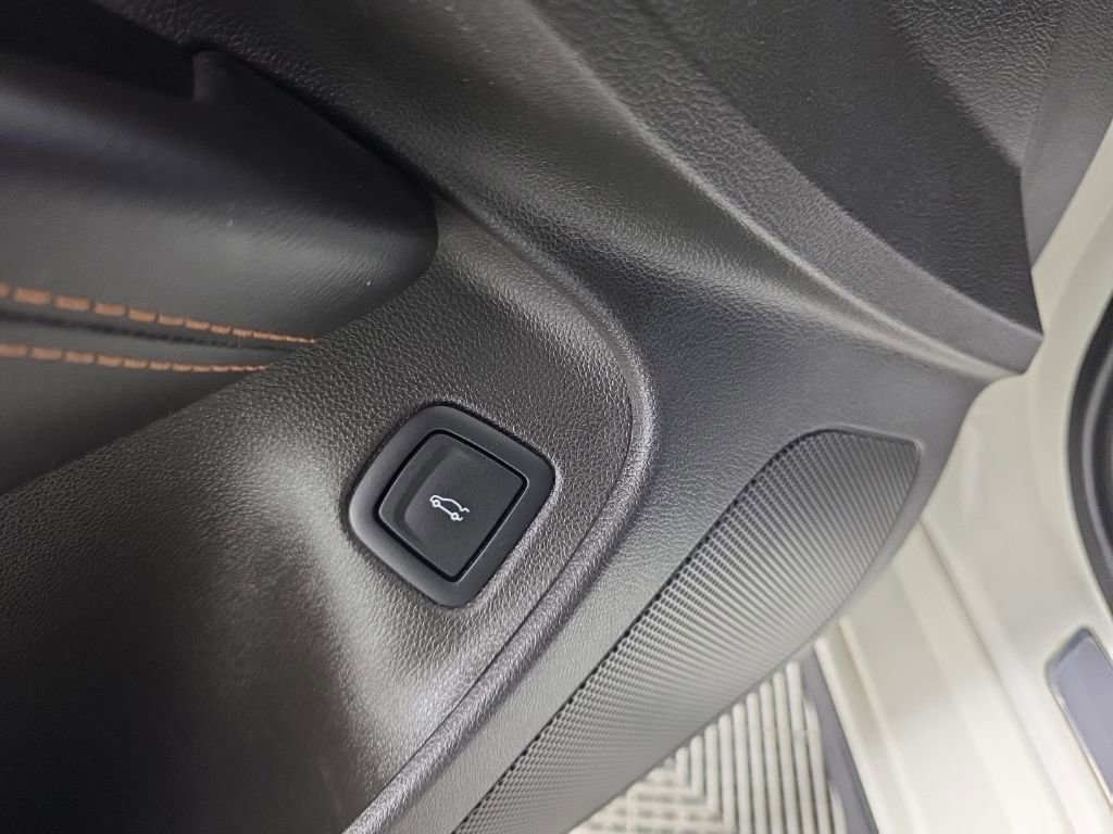 Used 2021 Cadillac CT4 V w/ Technology Package image 13