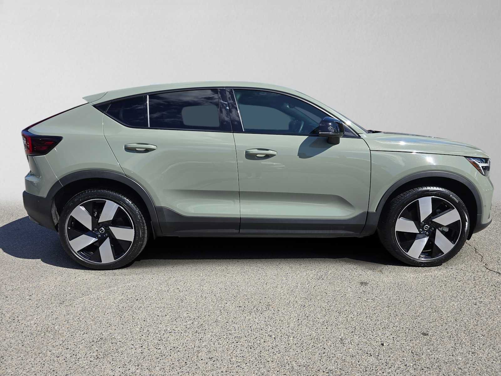 Certified 2023 Volvo C40 P8 Recharge Plus w/ Climate Package AWD/4WD image 3