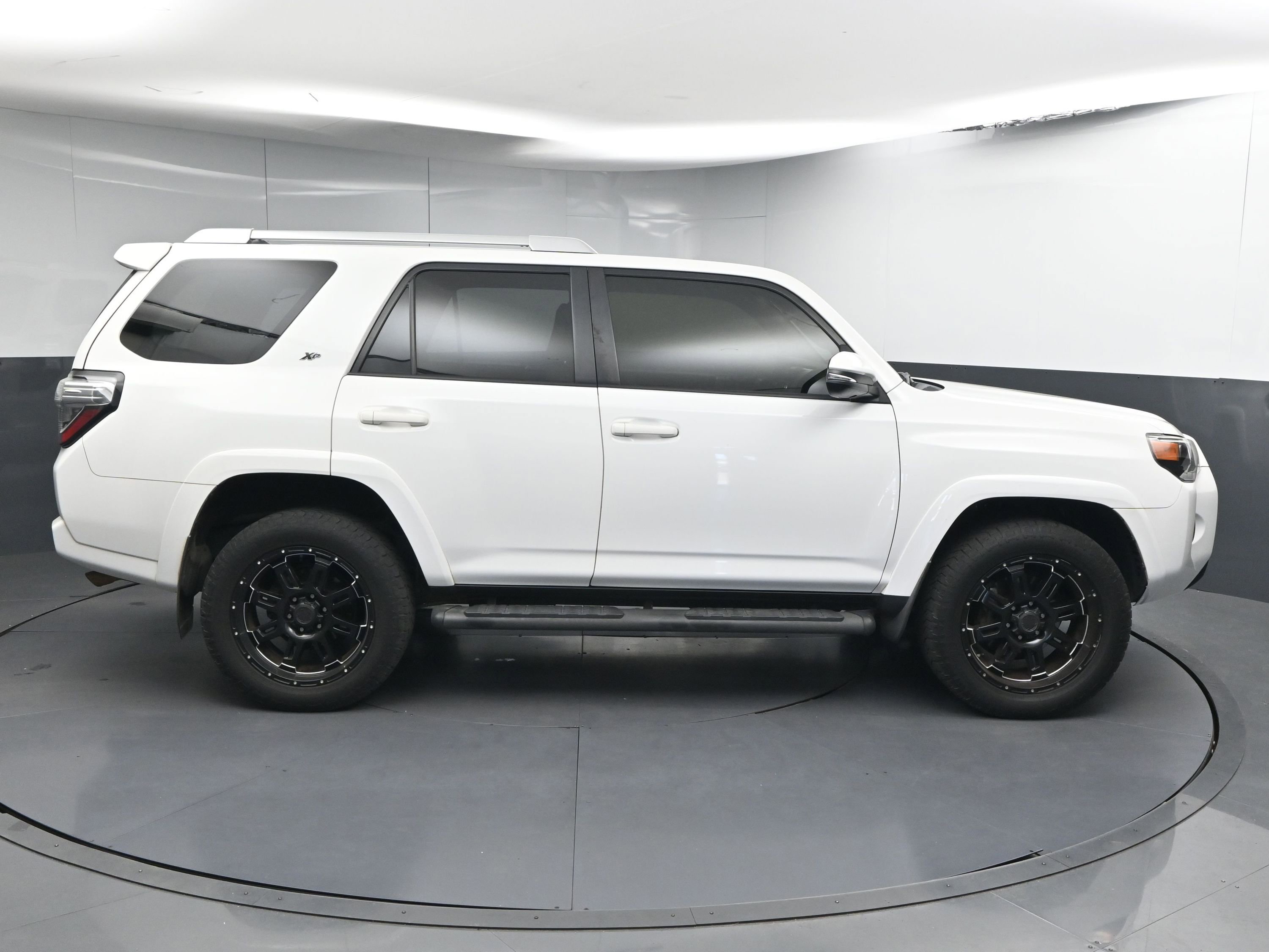 Used 2016 Toyota 4Runner SR5 Premium image 9