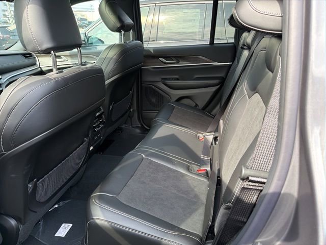 New 2026 Jeep Grand Cherokee Altitude image 8
