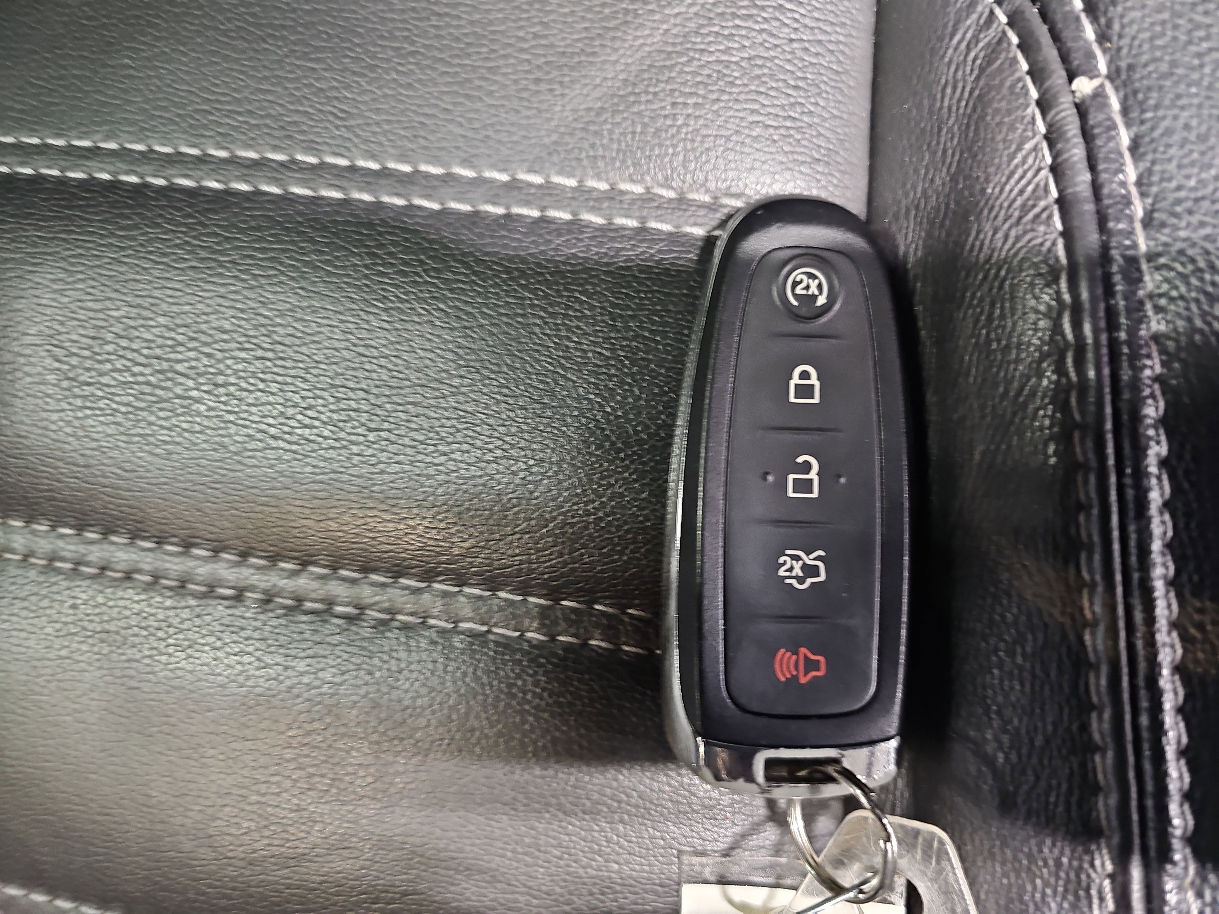 Used 2018 Ford Escape Titanium w/ Ford Safe & Smart Package AWD/4WD image 37