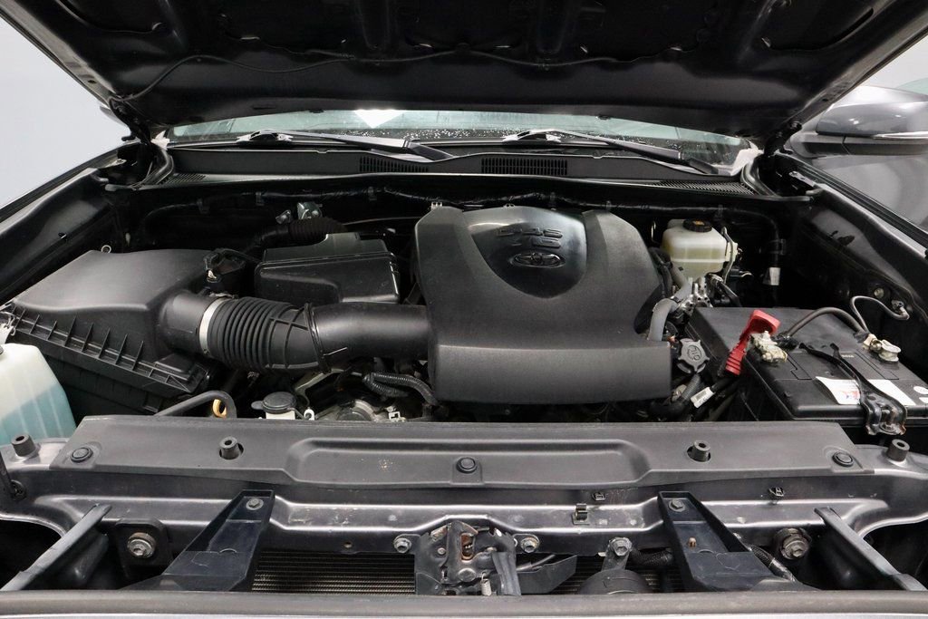 Used 2020 Toyota Tacoma TRD Off-Road w/ Technology Package image 16