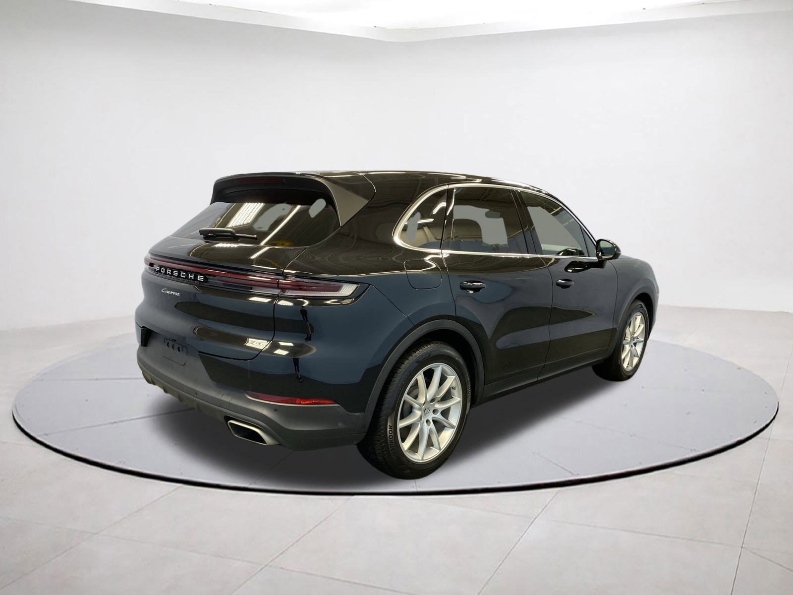 Used 2024 Porsche Cayenne image 6