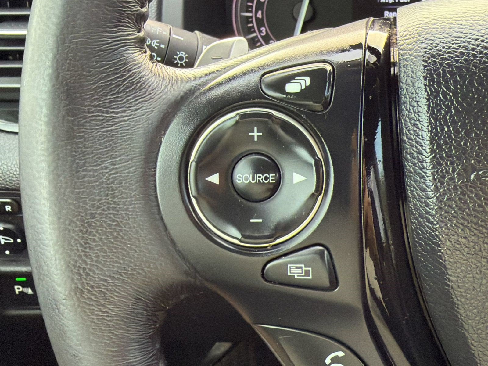 Used 2018 Honda Pilot Touring image 16