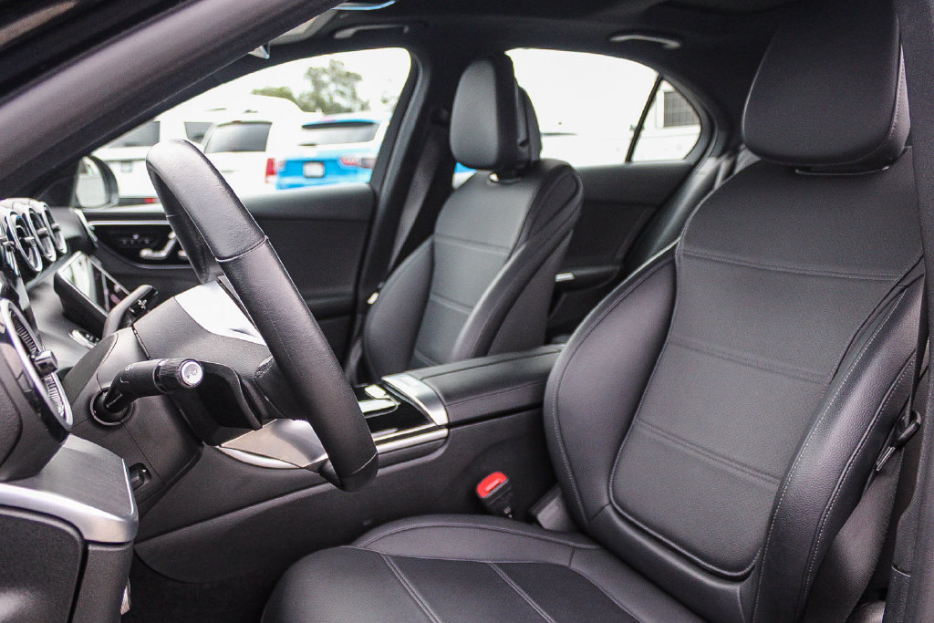 Used 2025 Mercedes-Benz C 300 4MATIC Sedan image 18